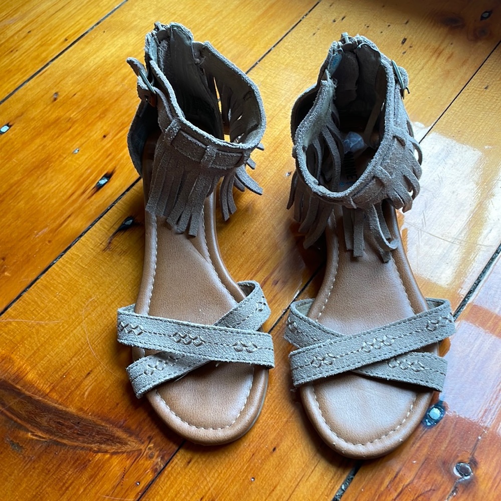 Mini wedge Minnetonka suede fringe sandal